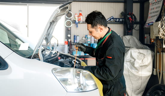 選ばれる理由#2 「国家資格2級整備士が在籍！
大切なお車を安心してお任せください」